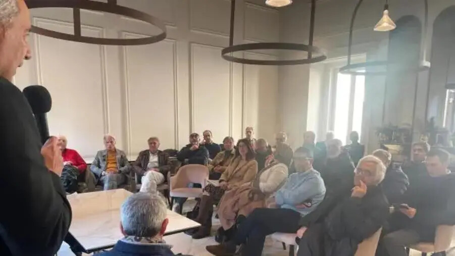 Catanzaro, confronto vivace su decoro urbano e turismo durante il "Mercoledì dell'Imperiale" images Catanzaro, confronto vivace su decoro urbano e turismo durante il "Mercoledì dell'Imperiale"