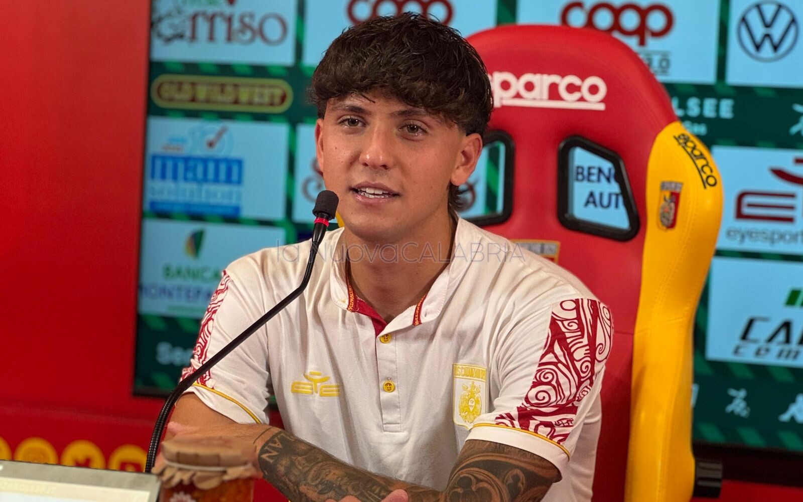 Il Catanzaro vola, Alesi si prende la scena e firma la vittoria: “Orgoglio e soddisfazione enorme” images Il Catanzaro vola, Alesi si prende la scena e firma la vittoria: “Orgoglio e soddisfazione enorme”