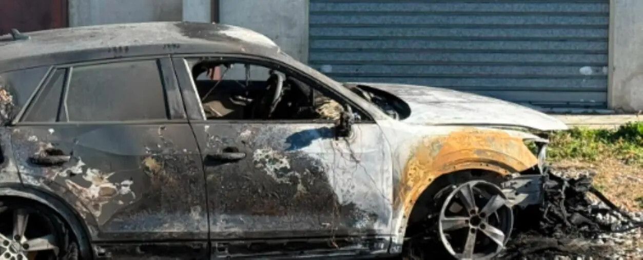 images In fiamme l'auto&nbsp; del sindaco di Serra San Bruno, Alfredo Barillari 