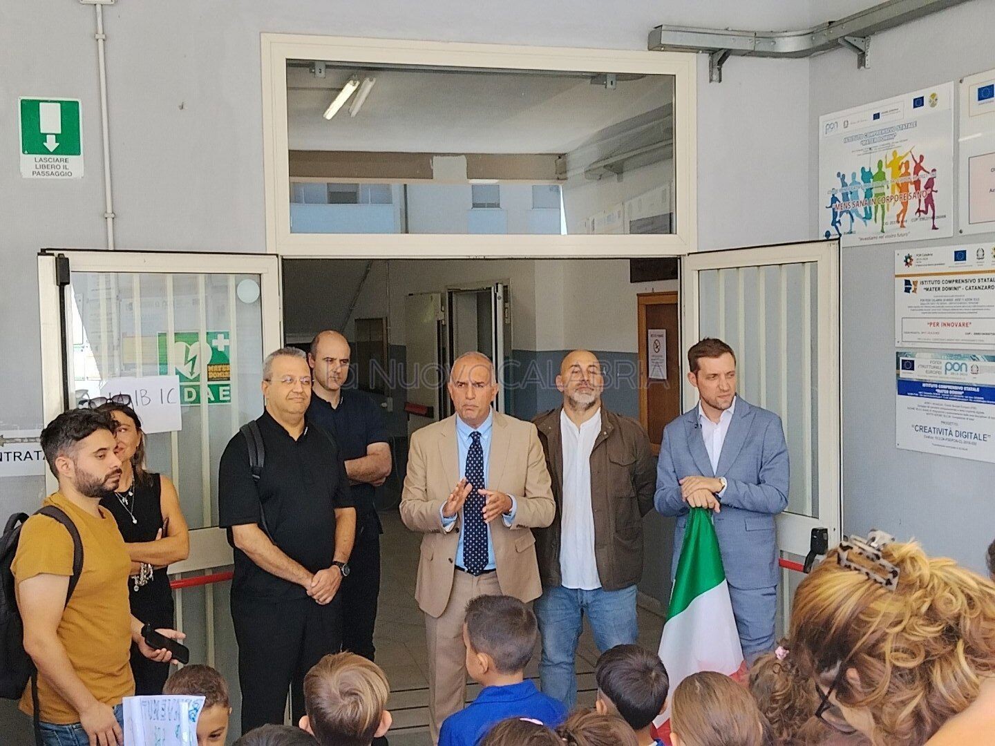 Catanzaro, gli assessori Bullotta e Belcaro in visita all'I.C. "Mater Domini - Nord Est Manzoni" images Catanzaro, gli assessori Bullotta e Belcaro in visita all'I.C. "Mater Domini - Nord Est Manzoni"