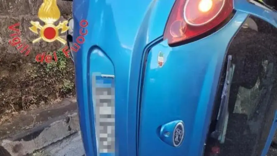Catanzaro, si ribalta con l'auto in via Gioacchino da Fiore: traffico fermo in ingresso città images Catanzaro, si ribalta con l'auto in via Gioacchino da Fiore: traffico fermo in ingresso città