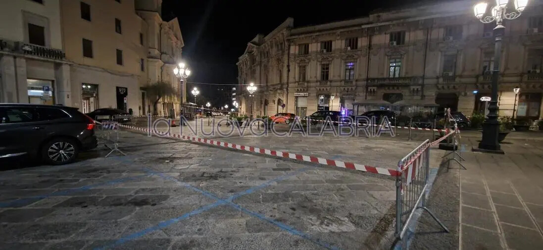 images Terremoto a Catanzaro, sgomberato ed evidenziato il punto di raccolta di Piazza Prefettura 