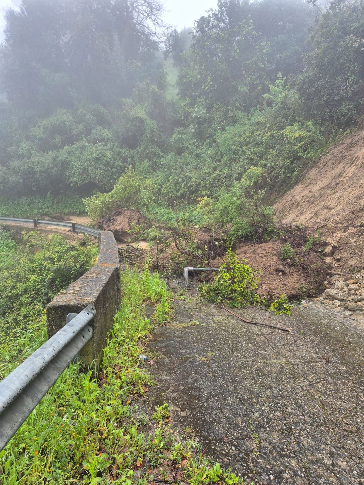 images A Caloveto diverse frane su territorio comunale compromettono la viabilità 