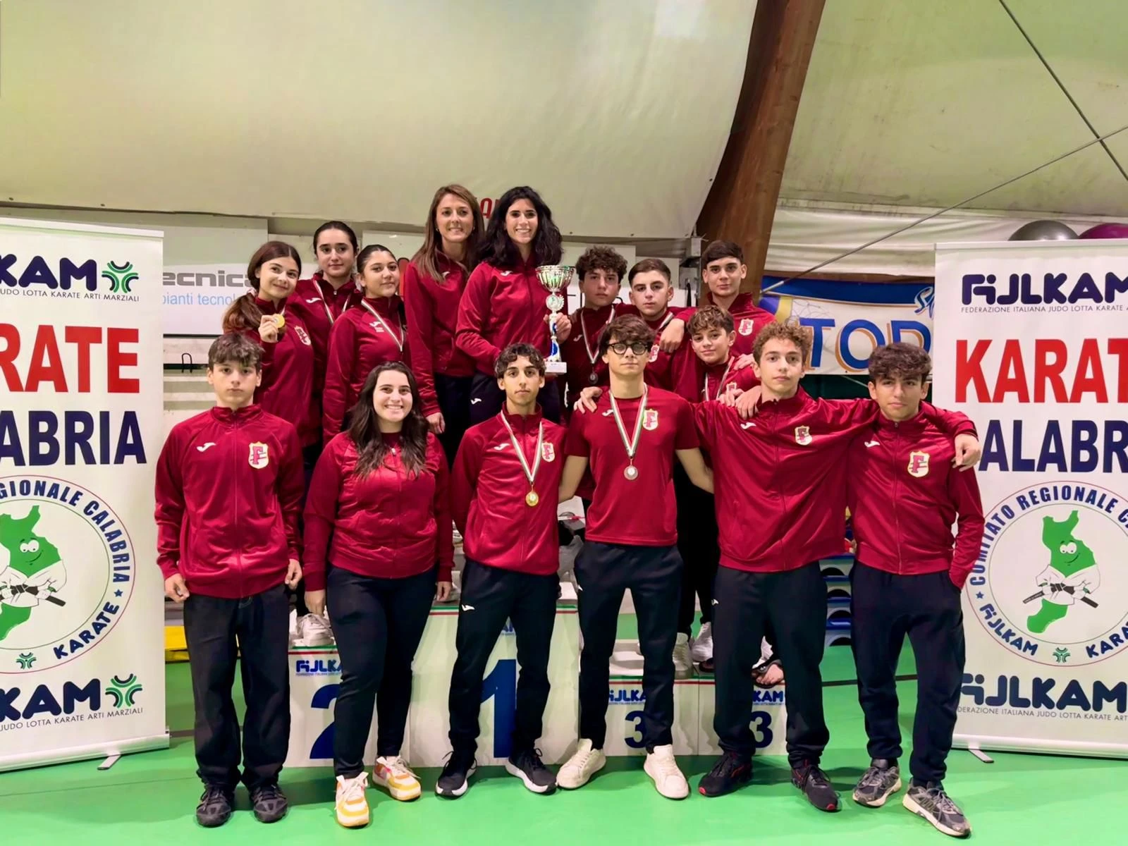 Karate Campionati Italiani Juniores, a Vibo la “Fortitudo 1903” qualifica 8 atleti alla finale nazionale 