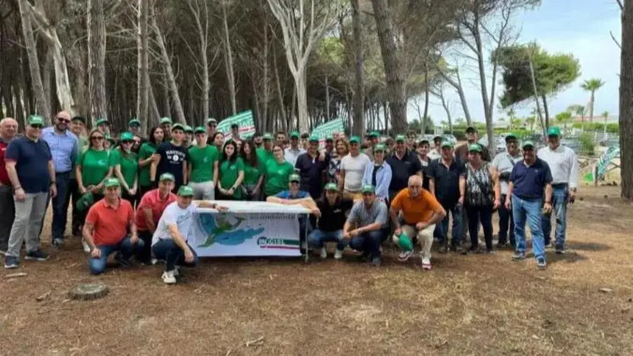 "Fai bella l'Italia": pulita la spiaggia di Pizzo grazie all'iniziativa di Fai Cisl images "Fai bella l'Italia": pulita la spiaggia di Pizzo grazie all'iniziativa di Fai Cisl