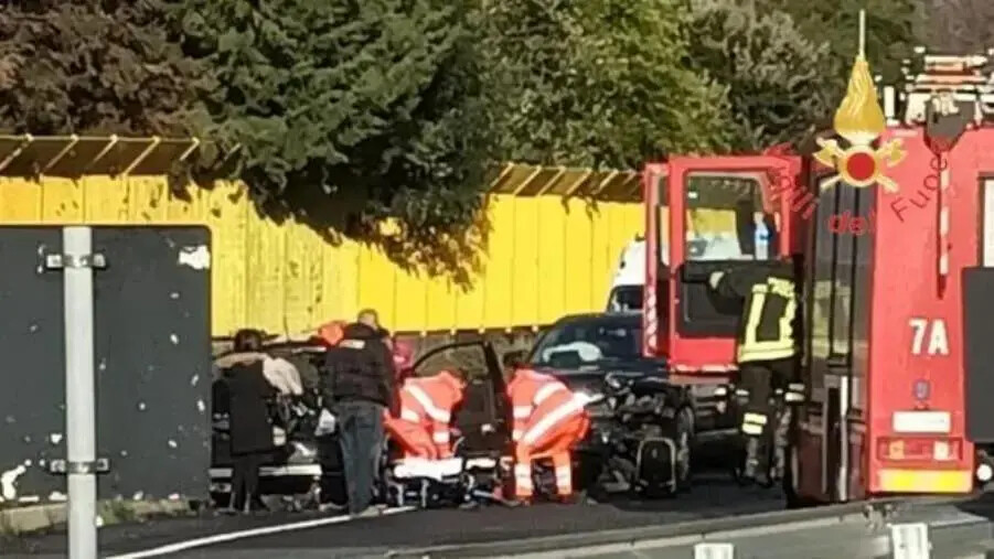 images Scontro tra 2 auto sulla Strada Statale 280: giovane ferita trasferita in ospedale