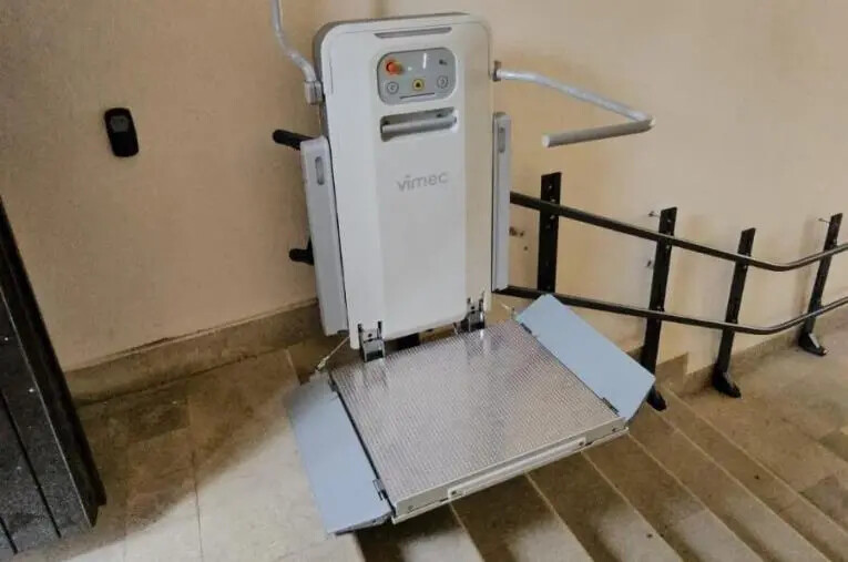 images Taverna, iniziati i lavori di una delle piattaforme mobili per disabili previste al Comune