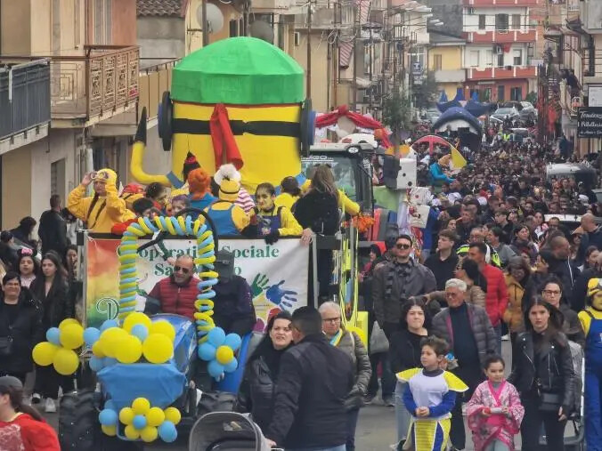 images Tripudio di colore ed emozioni ad Isola Capo Rizzuto per il Carnevale (PHOTOGALLERY)