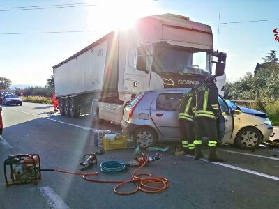 Cerchiara di Calabria, scontro tra autoarticolato e auto: deceduto uno dei conducenti images Cerchiara di Calabria, scontro tra autoarticolato e auto: deceduto uno dei conducenti