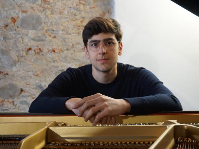 Recital del pianista Pietro Mendicino alla sala Mahler di Trebisacce
images Recital del pianista Pietro Mendicino alla sala Mahler di Trebisacce