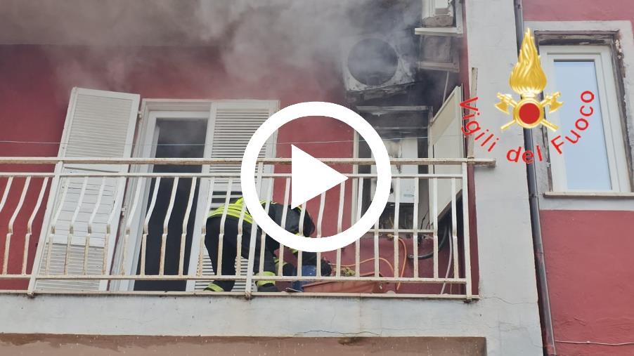 Crotone, casa in fiamme: scoppia la caldaia images Crotone, casa in fiamme: scoppia la caldaia