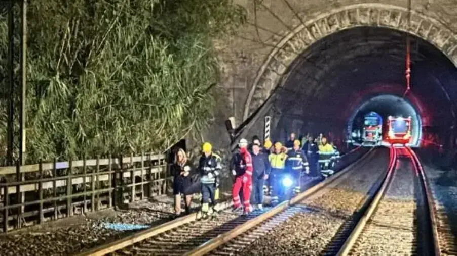 Treni, esercitazione della Protezione civile sulla linea Battipaglia-Reggio images Treni, esercitazione della Protezione civile sulla linea Battipaglia-Reggio