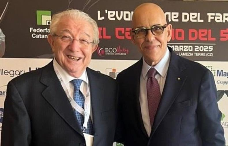 Anche quest’anno i vaccini antinfluenzali per gli over 60 si somministrano in farmacia. Federfarma Calabria: "Rete capillare" 