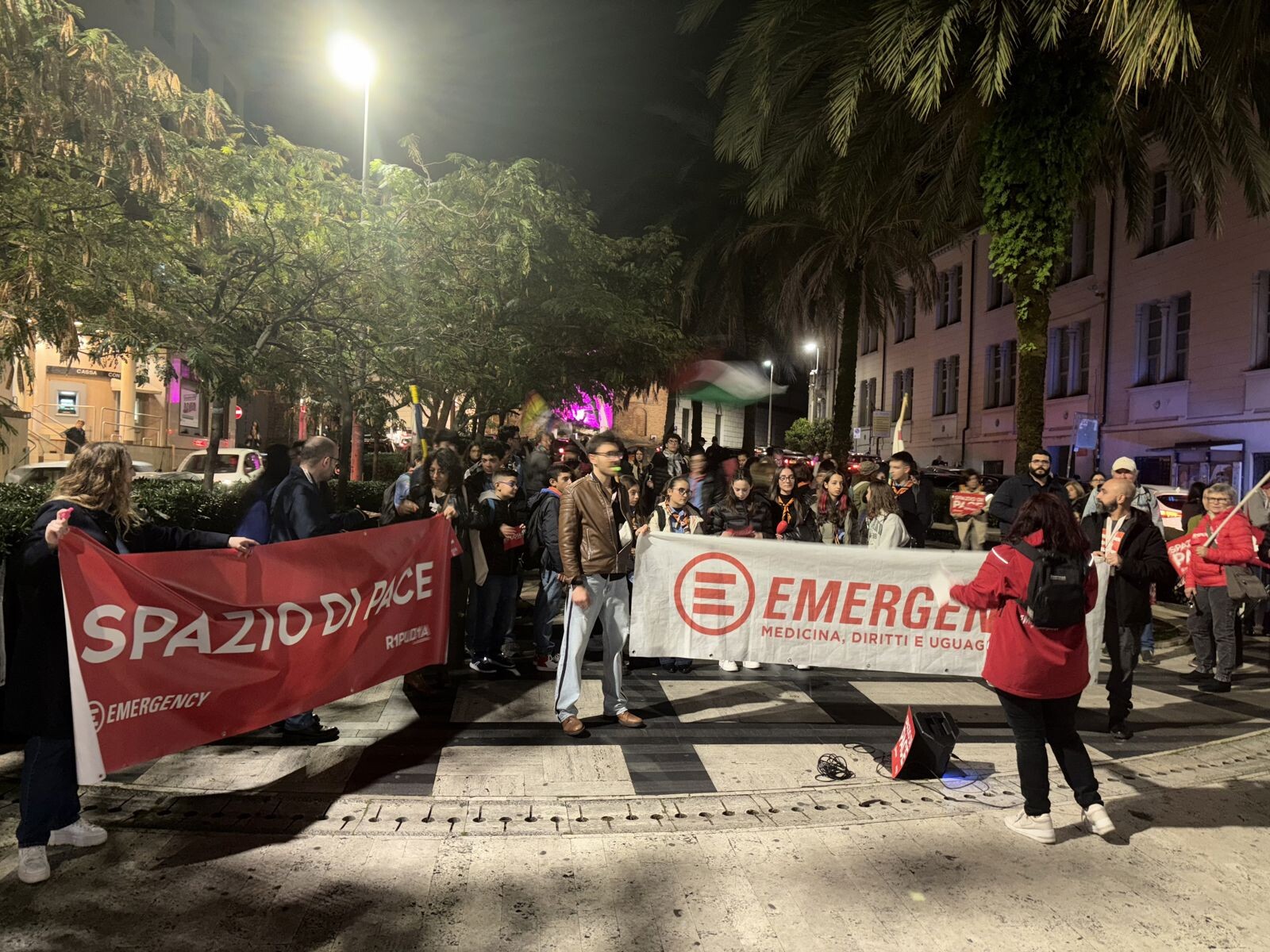 images “Facciamo rumore”, in Piazza Matteotti si alza la voce di Catanzaro contro la guerra