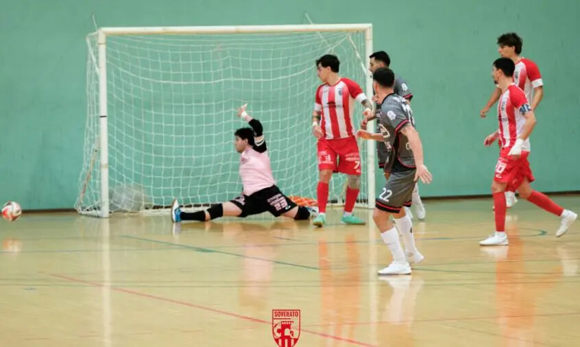 images Ciro Rosario Parisi saluta il Soverato Futsal