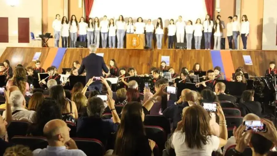 Reggio, la Scuola Allievi Carabinieri e l’IC “De Amicis Bolani” uniti nel concerto di fine anno per la legalità images Reggio, la Scuola Allievi Carabinieri e l’IC “De Amicis Bolani” uniti nel concerto di fine anno per la legalità