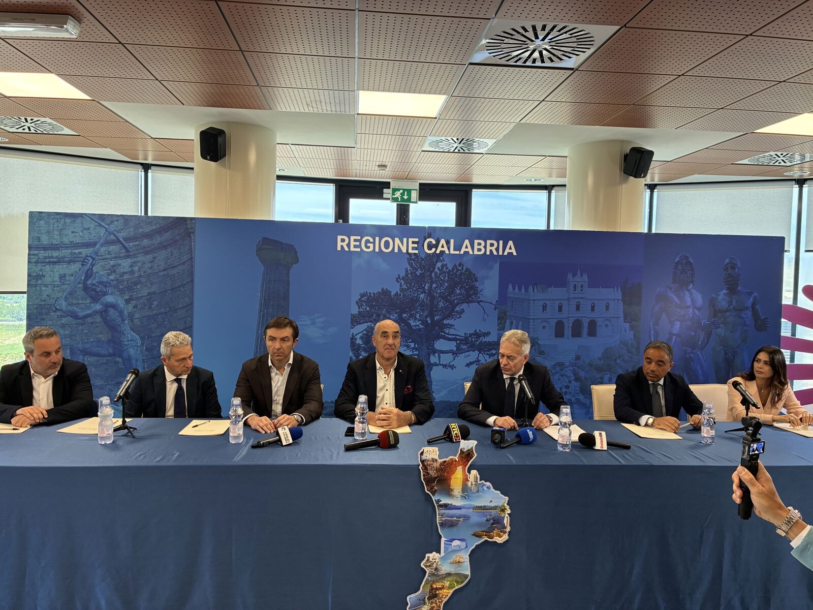 images Merano Wine Festival Calabria, cresce la vetrina del vino regionale: buyer da nove Paesi e quattro giorni di eventi