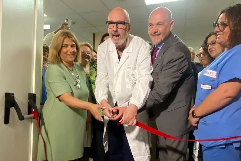 Alla “Dulbecco” di Catanzaro inaugurata la nuova Terapia Intensiva di Cardiochirurgia
images Alla “Dulbecco” di Catanzaro inaugurata la nuova Terapia Intensiva di Cardiochirurgia