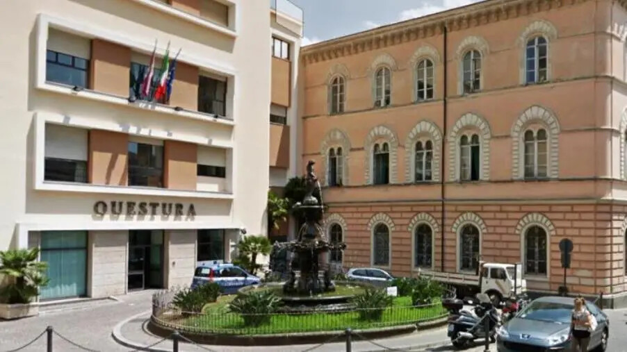 images Catanzaro, blitz antidroga a “Pistoia”: un arresto e 3 avvisi di garanzia 