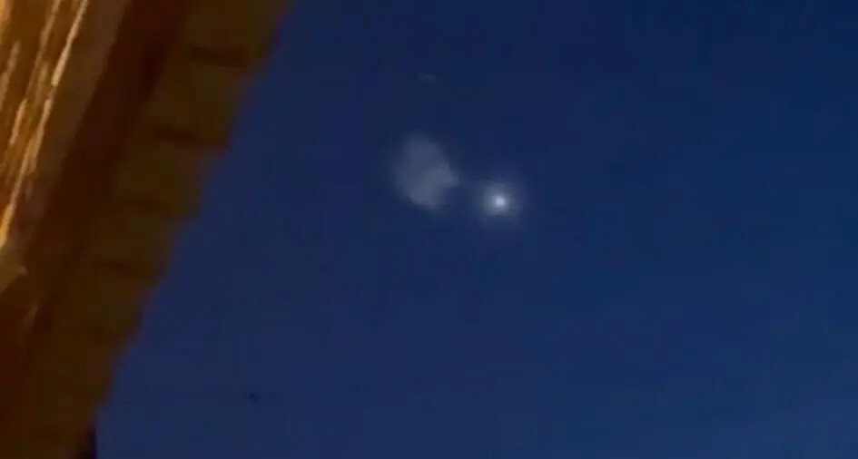 Strana presenza nei cieli del Sud Italia, centinaia di segnalazioni: ecco cosa potrebbe essere images Strana presenza nei cieli del Sud Italia, centinaia di segnalazioni: ecco cosa potrebbe essere