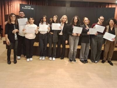 Catanzaro, al Polo liceale “Siciliani-De Nobili” consegnati agli alunni i diplomi Delf images Catanzaro, al Polo liceale “Siciliani-De Nobili” consegnati agli alunni i diplomi Delf