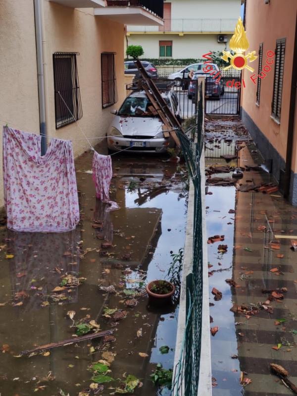 Maltempo, a Falerna diversi danni per il vento e la pioggia images Maltempo, a Falerna diversi danni per il vento e la pioggia