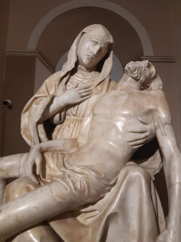 Gianpiero Taverniti e la riflessione sulla Pietà del Gangini finita nel video di Mimmo Cavallaro images Gianpiero Taverniti e la riflessione sulla Pietà del Gangini finita nel video di Mimmo Cavallaro