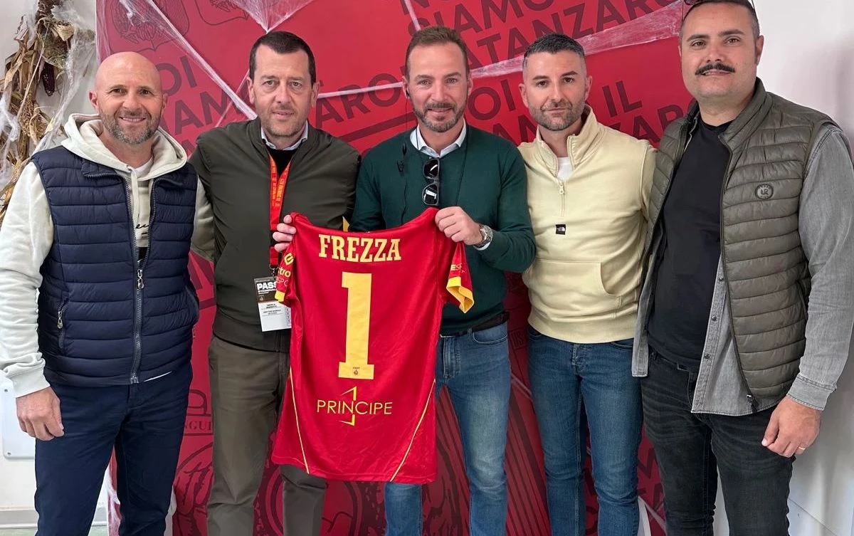 Questura, la Squadra tifoseria della Digos saluta il dott Frezza in partenza per Roma