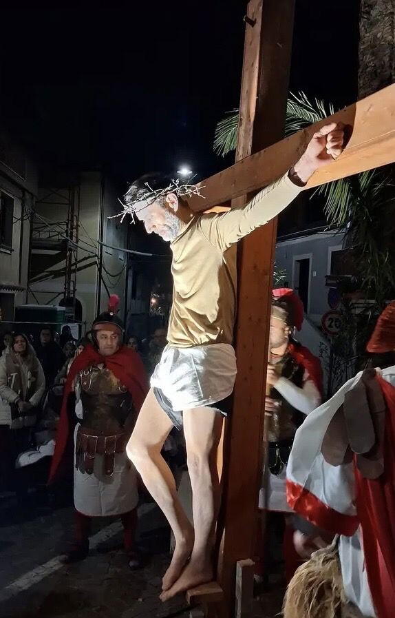 images Grande partecipazione ad Amaroni per la tradizionale Via Crucis vivente
