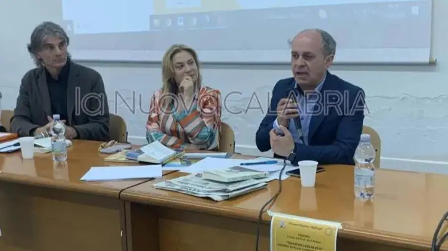 images Gutenberg XXI: incontro con Enzo Bubbo, autore di “Semi di legalità”