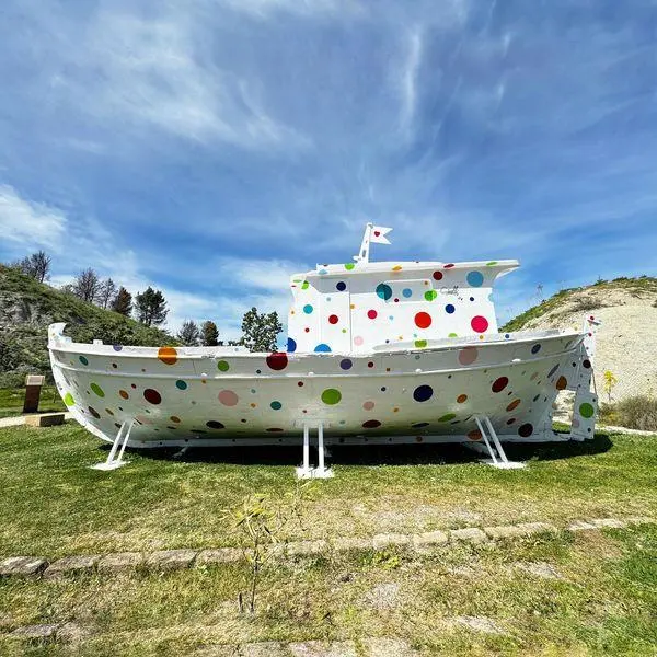 images Atti di vandalismo ai danni dell'opera di Massimo Sirelli, la solidarietà di FdI Crotone