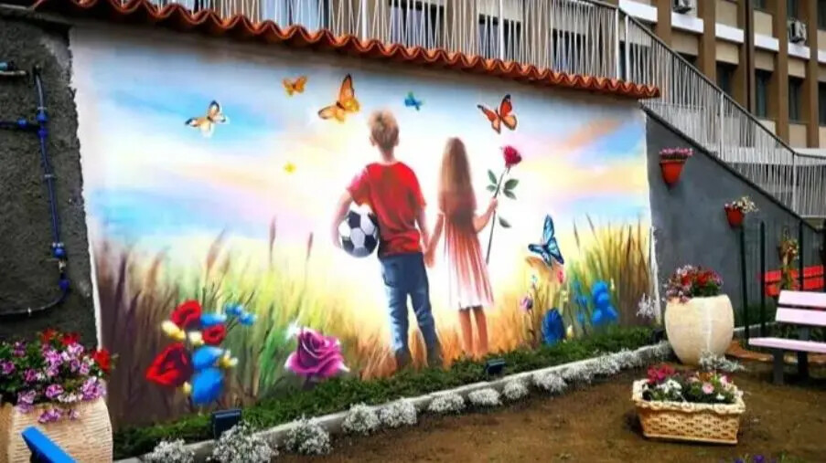 images Taverna ricorda Giorgia e Mattia con un murales di Claudio Chiaravalloti