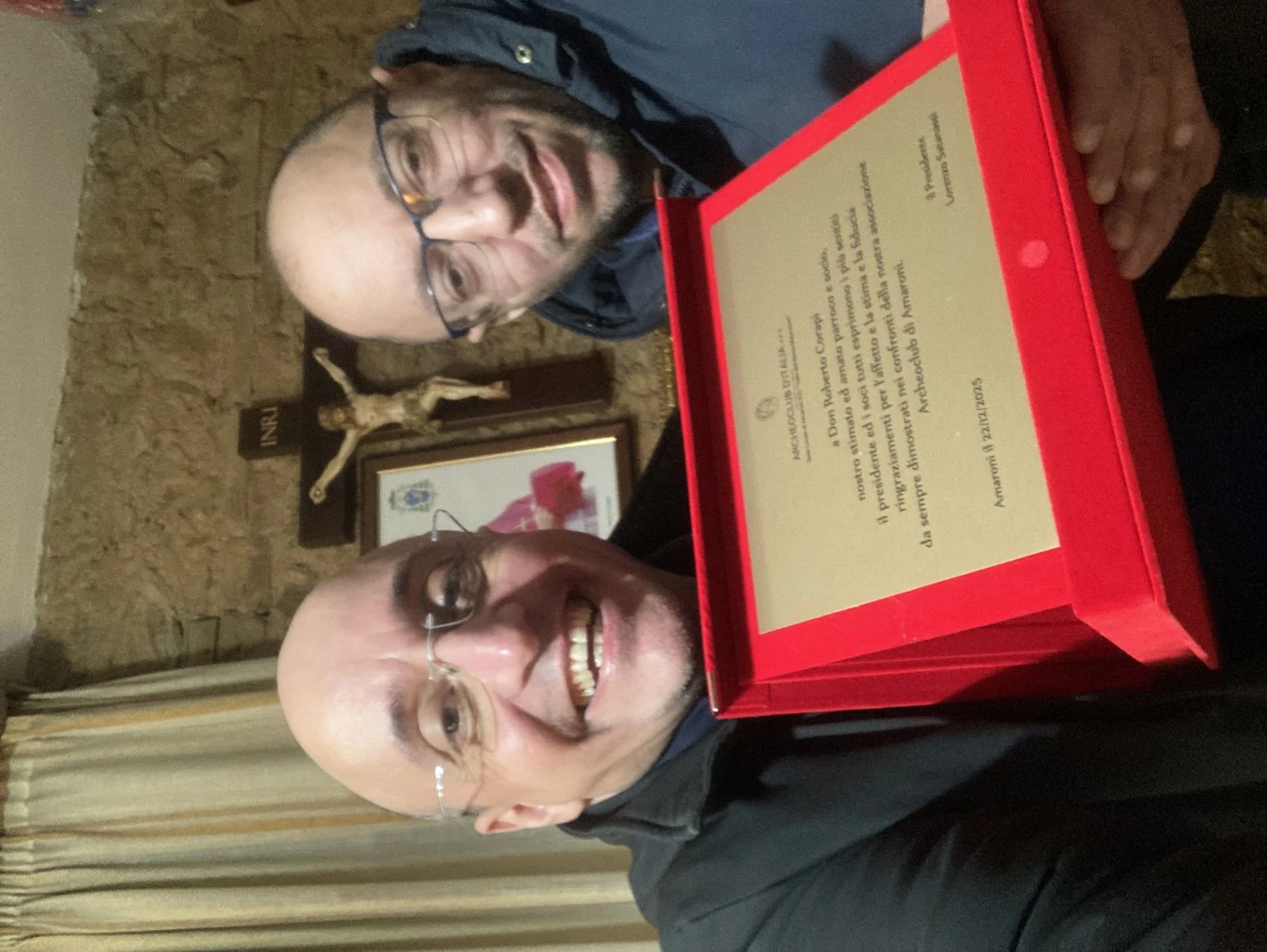 L’Archeoclub di Amaroni premia tra i soci don Roberto Corapi