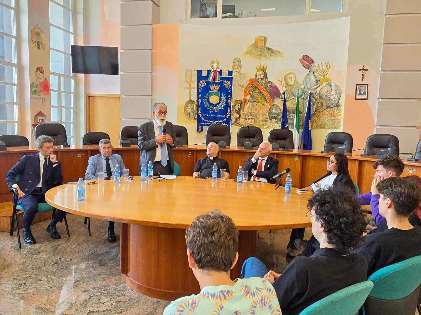 “Diamo una chance alla Pace”: confronto aperto tra istituzioni, Chiesa e giovani a Palazzo dei Bruzi