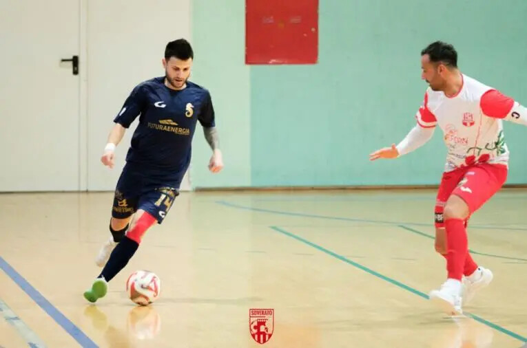 images Marco Scigliano saluta il Soverato Futsal