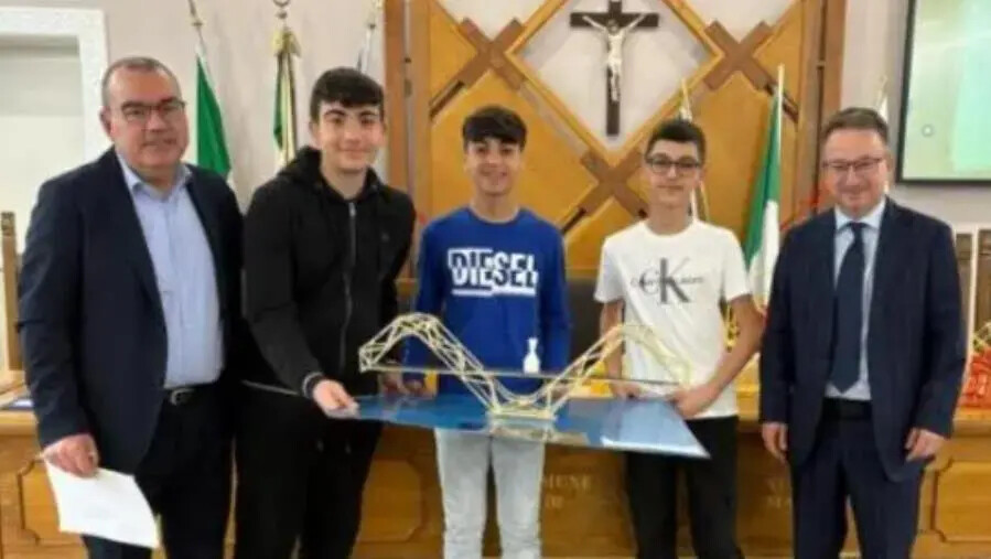 images 'Spaghetti Bridge Competition': a Sellia Marina un ponte tra creatività, impegno e futuro