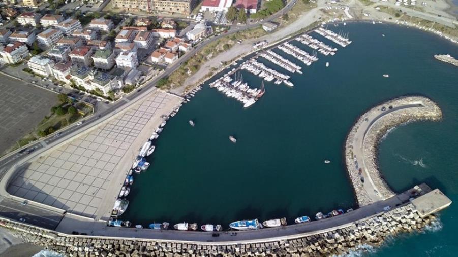 images Porto Catanzaro, ok all'individuazione di aree e specchi d'acqua per nuovi servizi