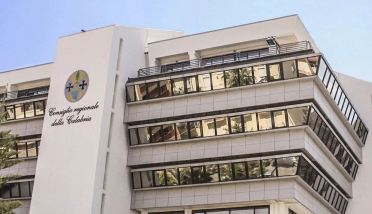 La Regione Calabria modifica la legge funeraria senza
ascoltare le parti sociali: “Scelta grave e inaccettabile”