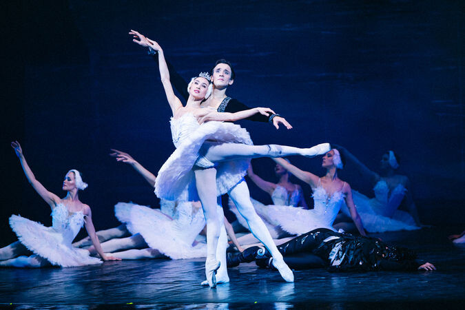 images AMA Calabria porta in scena la magia senza tempo de "Il Lago dei Cigni"