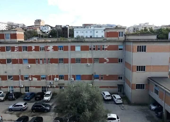 images Sicurezza in ospedale di Polistena, la denuncia: “Escalation di furti nel parcheggio”

