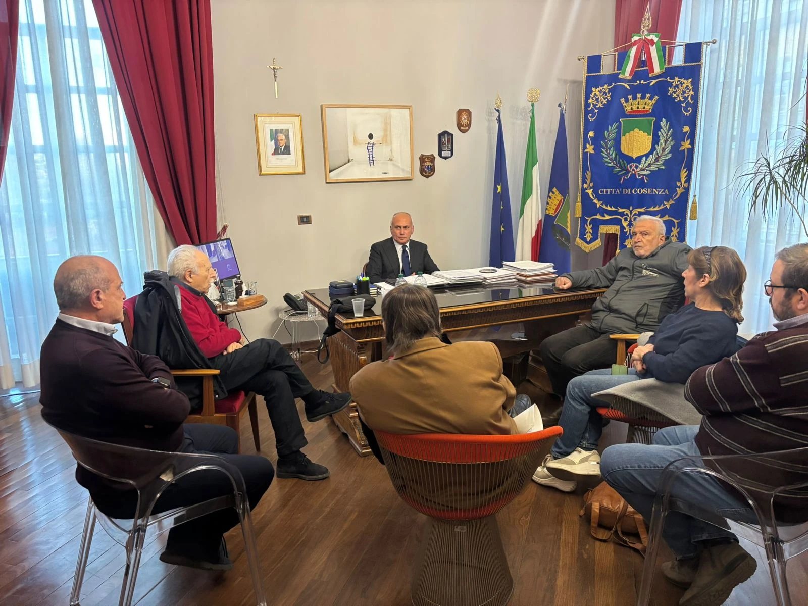 Cosenza, incontro a Palazzo dei Bruzi tra il sindaco Caruso e il Comitato No Scippo