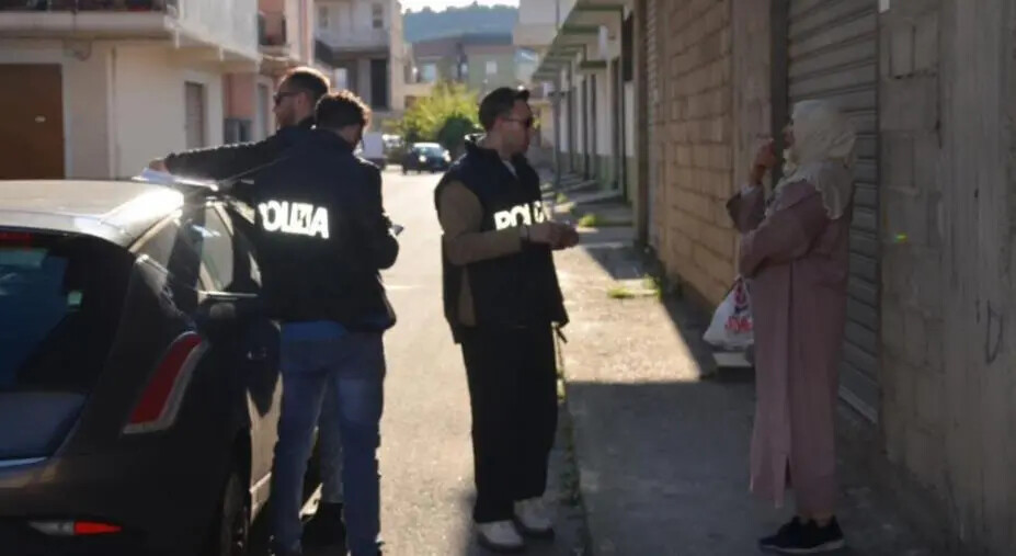 images Crotone, 94 espulsioni nei confronti di cittadini extracomunitari e 2800 permessi di soggiorno rilasciati