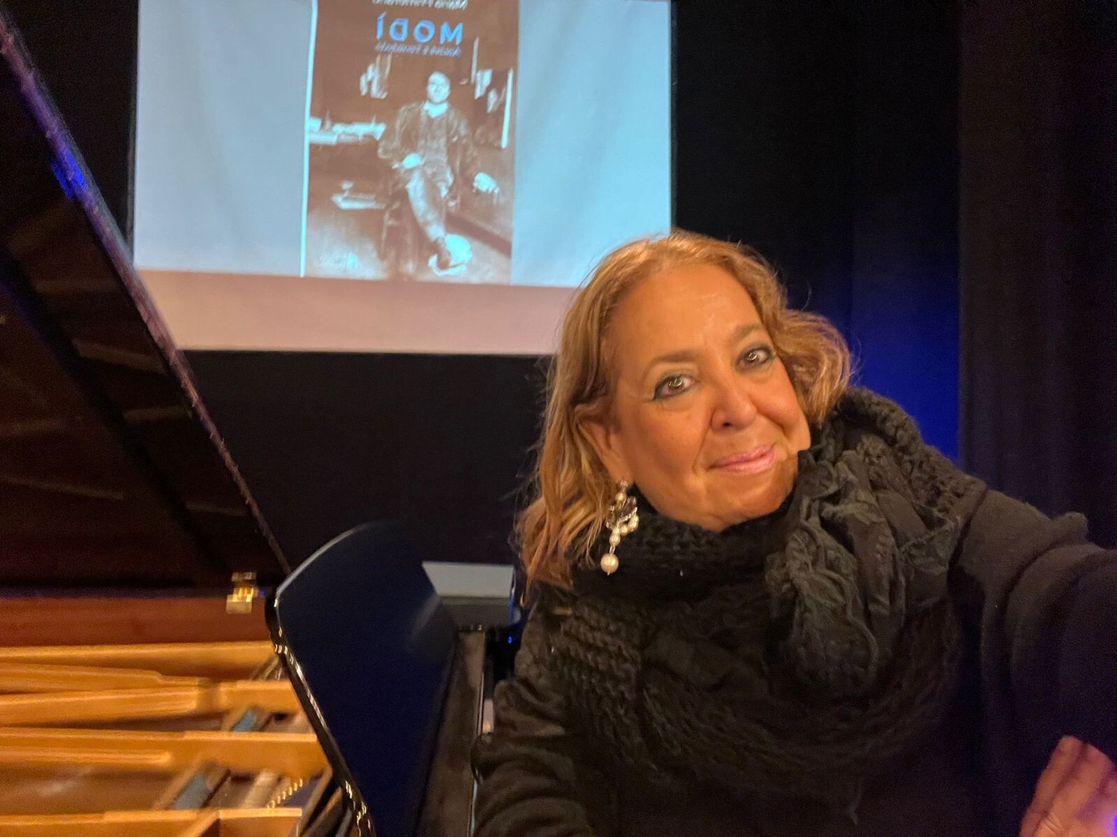 images La pianista e scrittrice catanzarese Maria Primerano si esibisce sul palco del Teatro dell'Iride di Petritoli