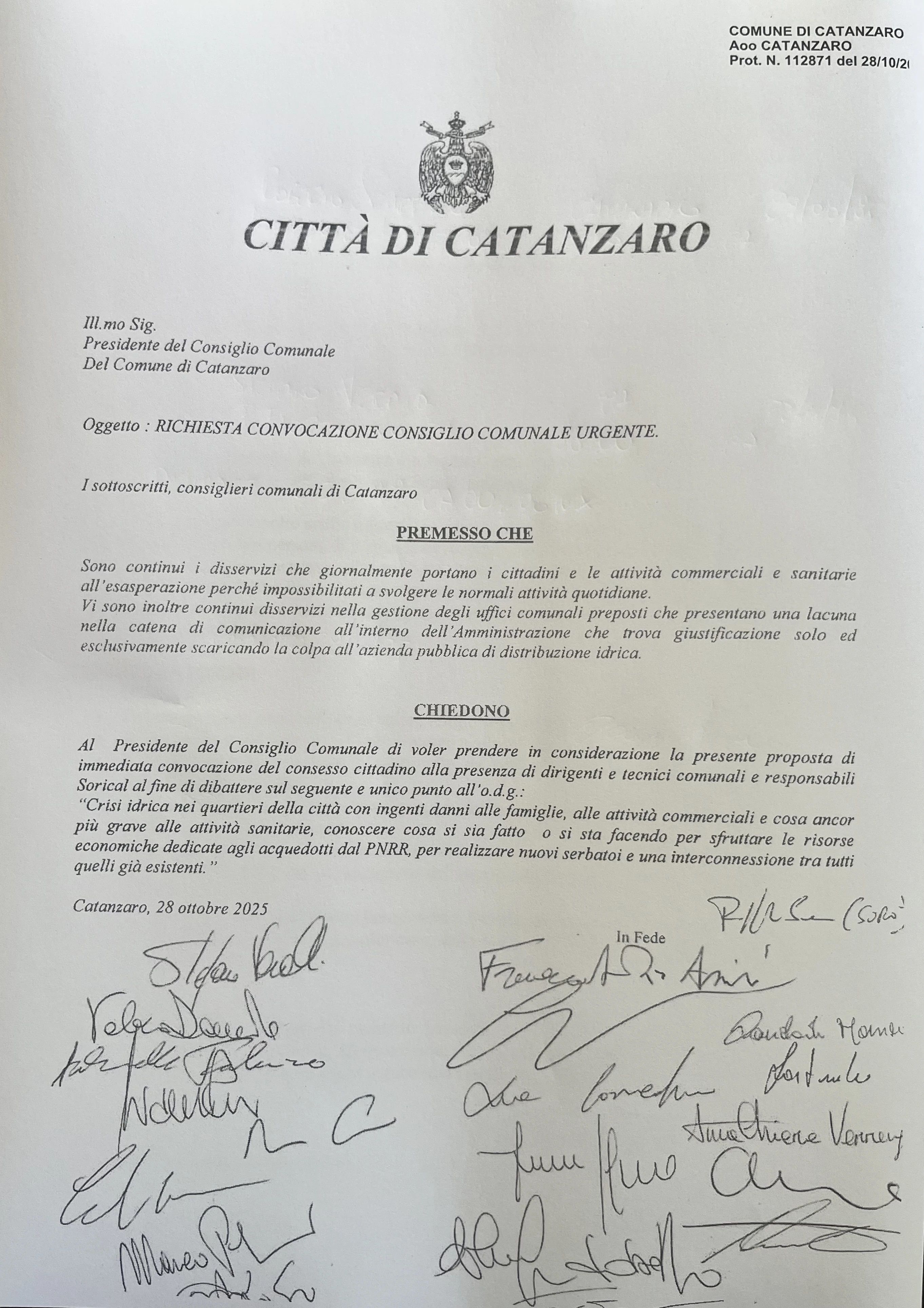 Crisi idrica nei quartieri di Catanzaro, chiesta la convocazione di un consiglio comunale urgente
