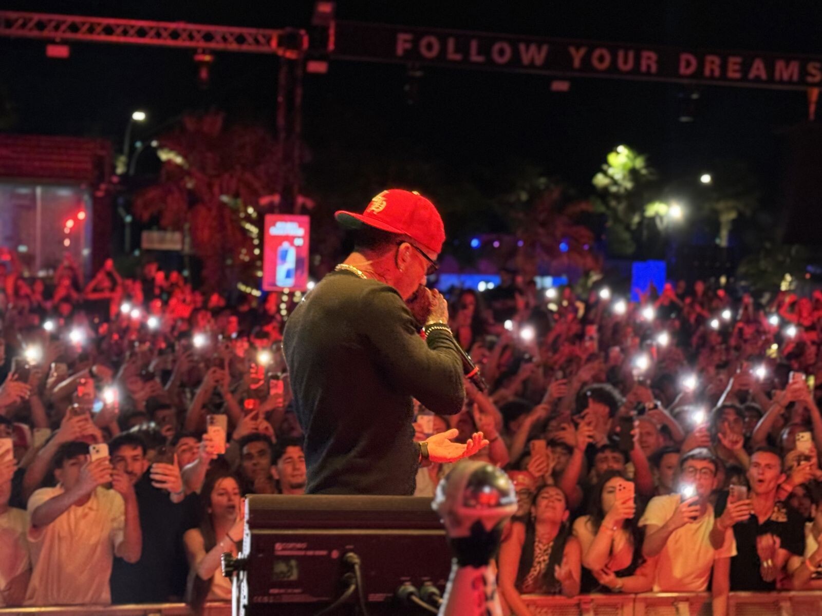 images Al Miraya vince la sicurezza: serata perfetta con Sfera Ebbasta e divertimento senza incidenti