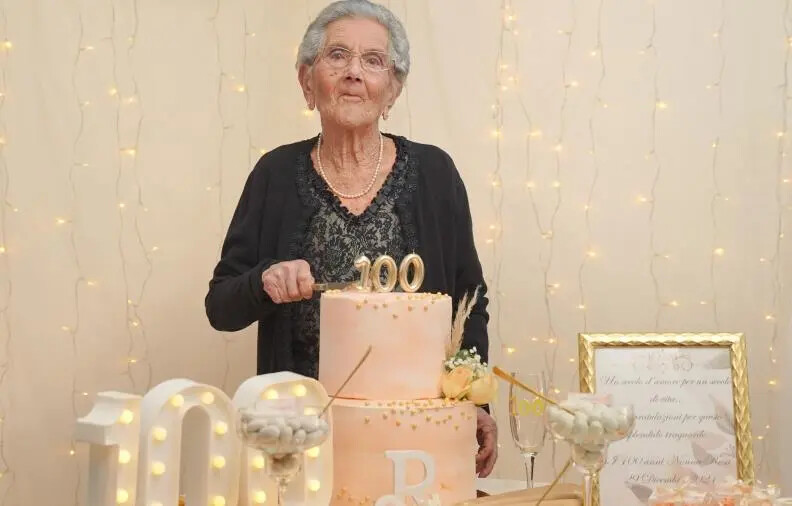 images Grande festa nel catanzarese per i 100 anni di nonna Rosa: una vita tra famiglia e lavoro