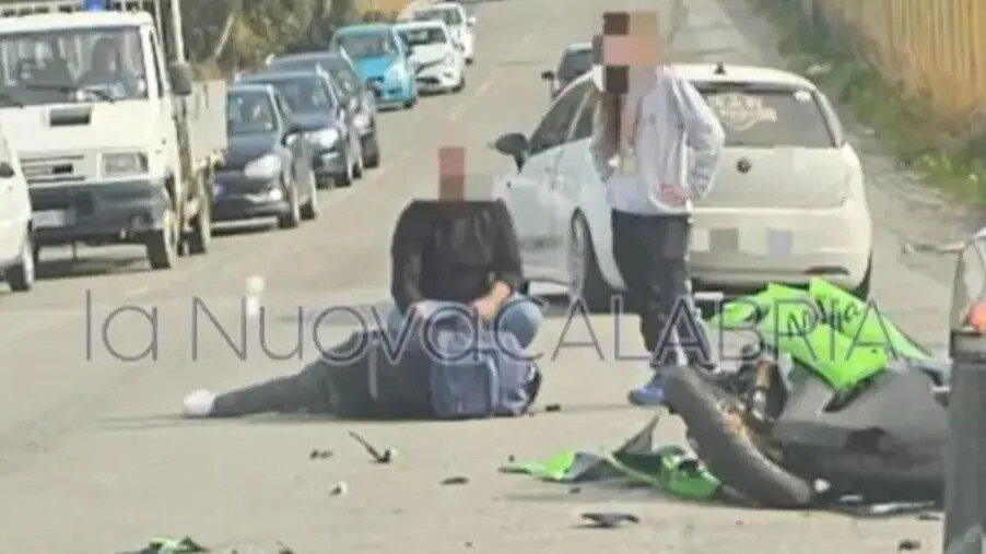 images Catanzaro, incidente in viale Emilia: ferito un motociclista 