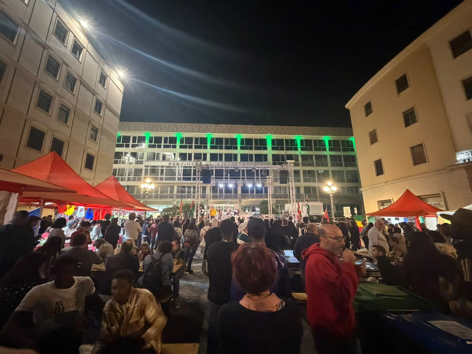 Festa dei Popoli: Catanzaro celebra culture, tradizioni e condivisione in Piazza Prefettura