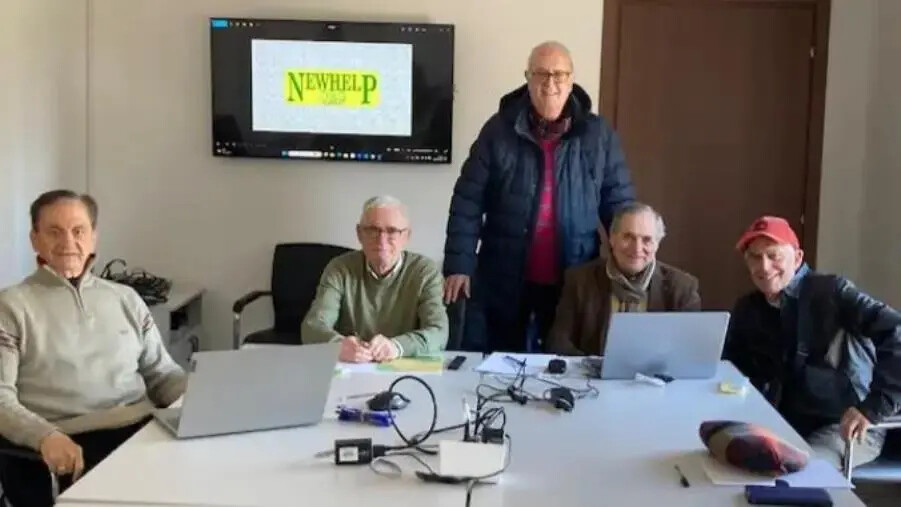 images Catanzaro, ancora aperte le iscrizioni al corso base di informatica per adulti dell'associazione "New Help"