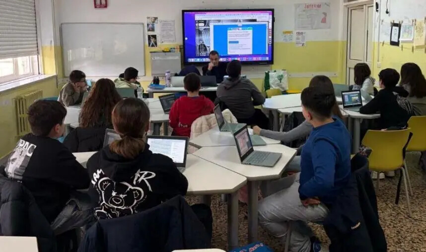 images Istituto Comprensivo di Sellia Marina: successo per il progetto YES STEM di Robotica Educativa
